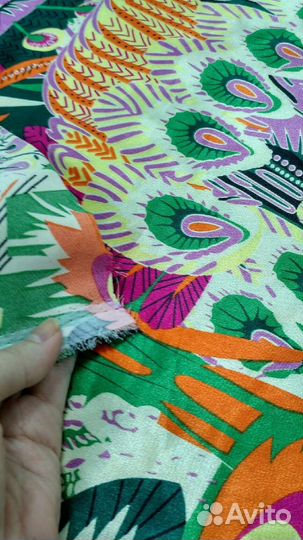 Ткань атлас 2м с павлинами