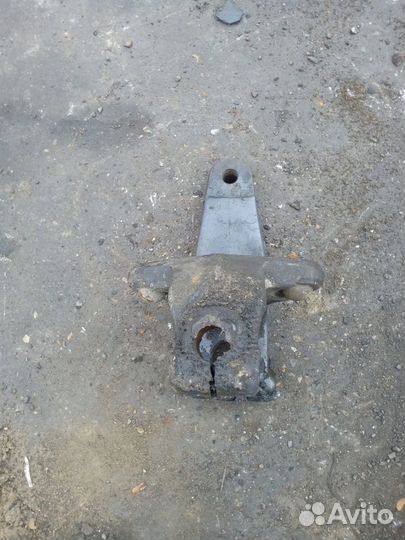 Кронштейн рессоры, переднего моста, задний левый s