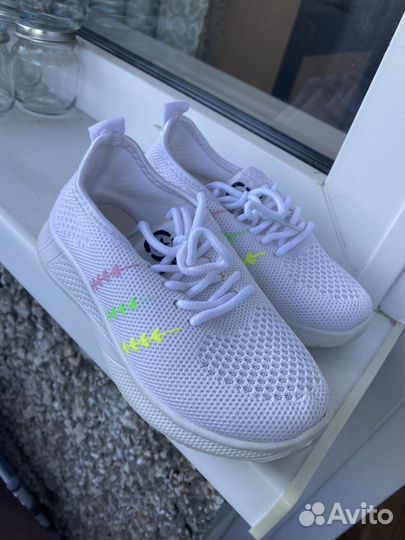 Кроссовки для девочки