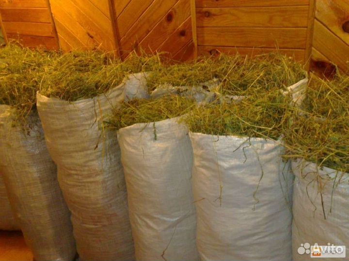 Солома в мешках на грядки и на подстилки животным