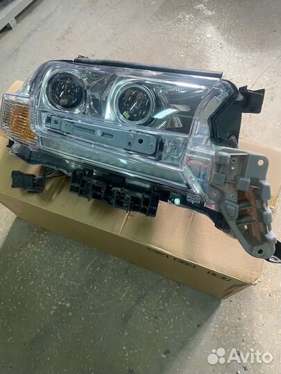 Фара правая LC-200