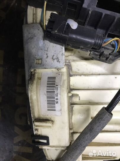 Замок двери передний правый Mercedes S-Class W221