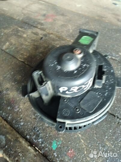 Моторчик печки Пежо 307