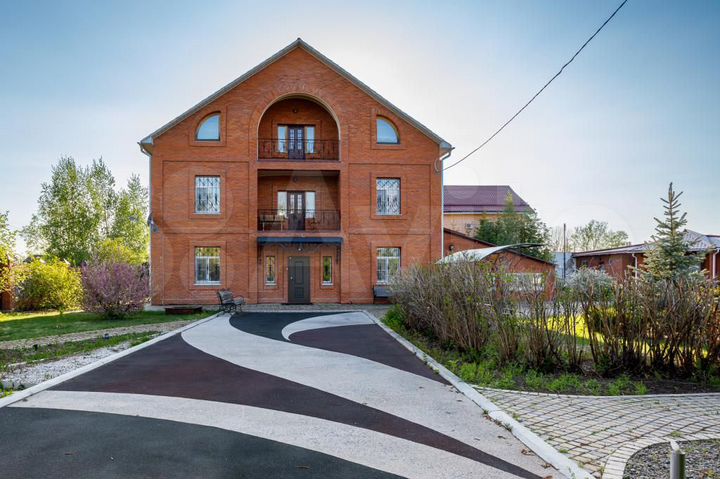 Коттедж 484,7 м² на участке 20 сот.