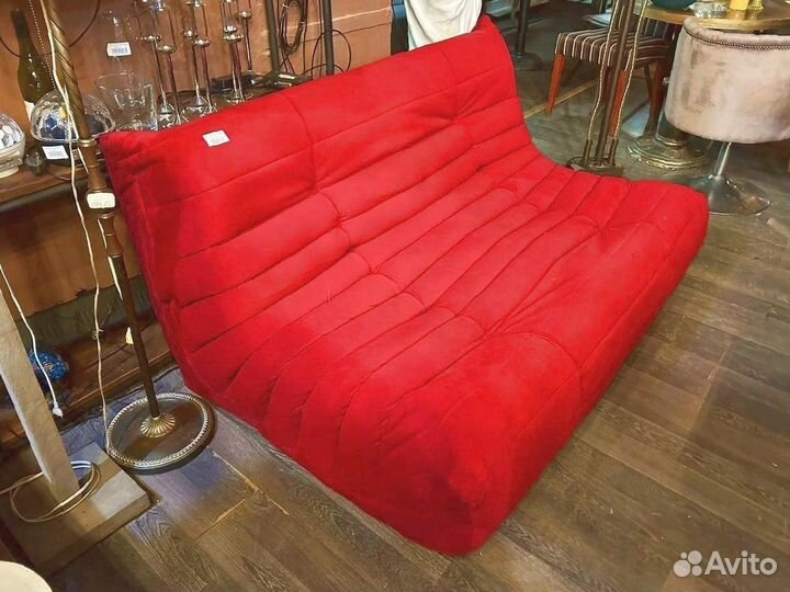 Красный диван маршмеллоу
