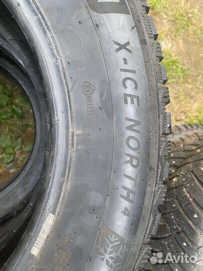 Michelin X-Ice North 4 215/65 R17