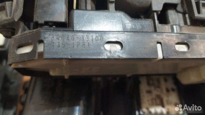 Кнопки стеклоподъемника Toyota Land Cruiser 200