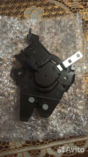 Замок крышки багажника Mazda 3 bl