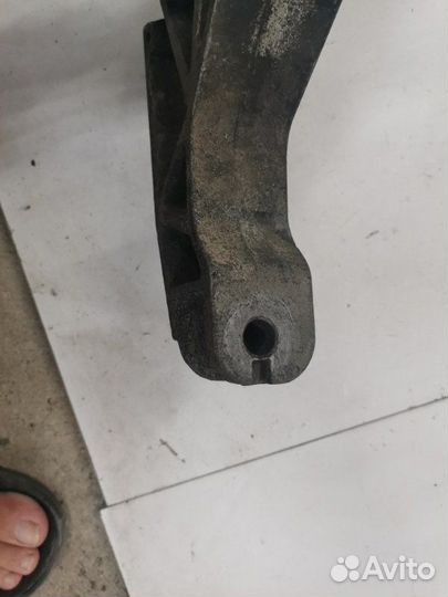 Кронштейн опоры двигателя задний Opel Astra