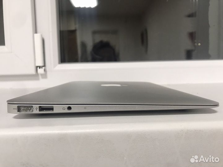 Apple MacBook Air 11 2010