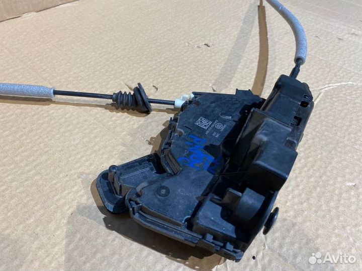 Замок двери задний правый Skoda Rapid CWV 2018