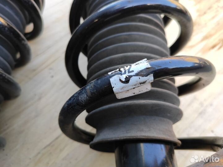 Амортизатор передний на Opel Meriva B