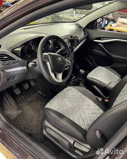 Чехлы Автопилот Vesta с серой алькантарой и ромбом