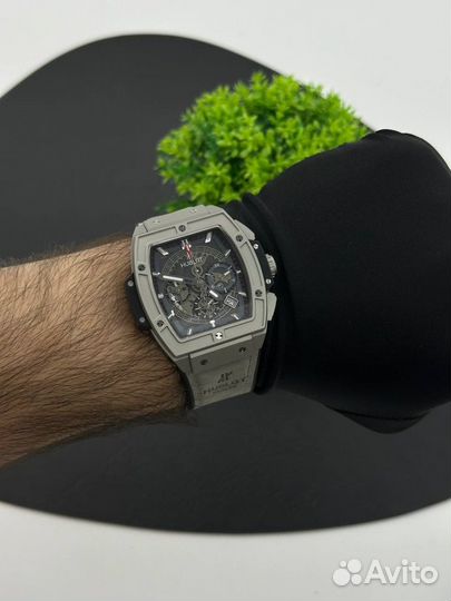 Часы Hublot серые