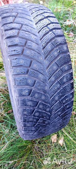 Michelin X-Ice North 4 215/55 R17