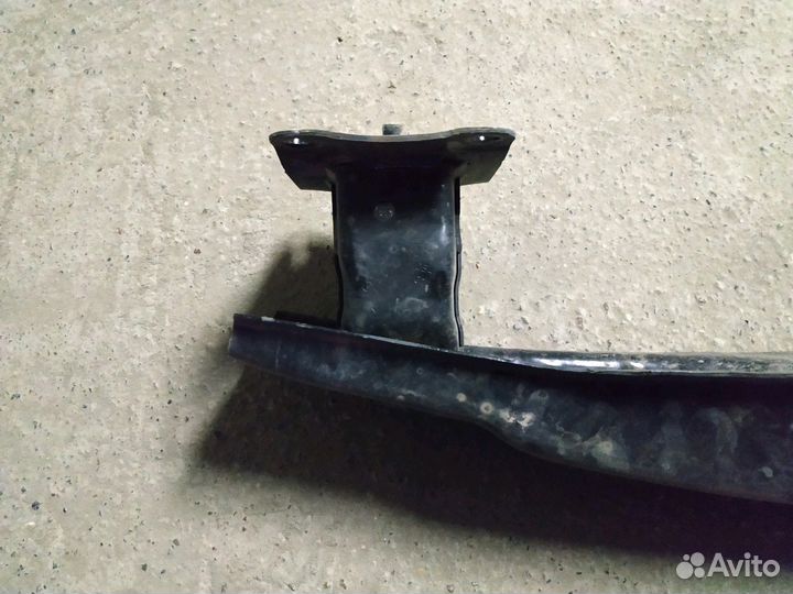 Усилитель заднего бампера Тигуан