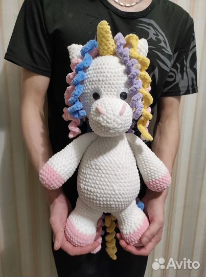 Вязаная игрушка единорог