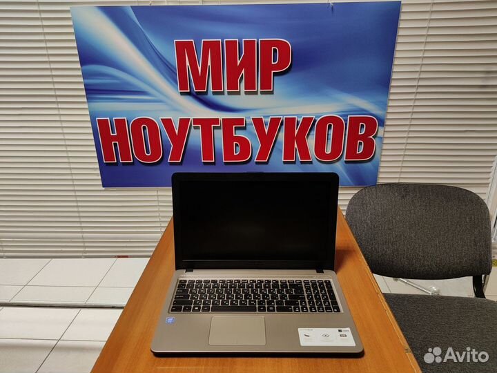 Ноутбук Asus б/у / как новый /ssd