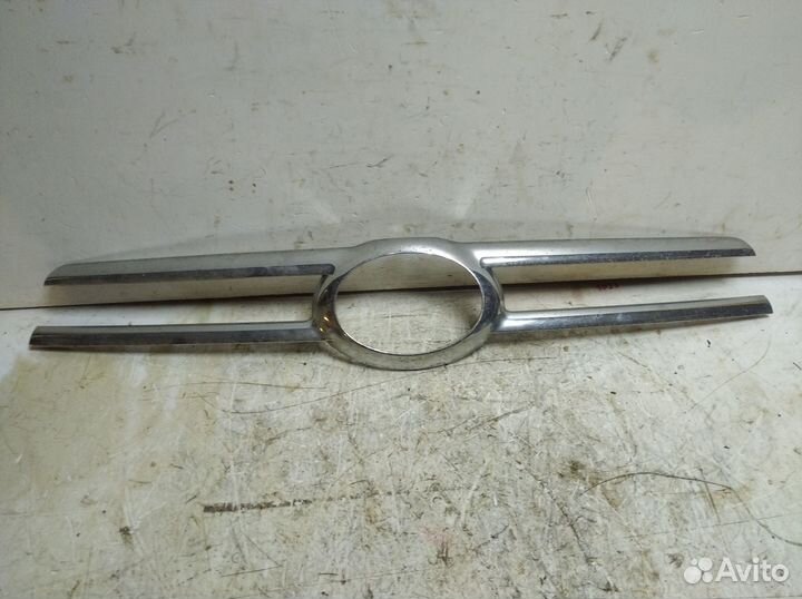 Решетка радиатора Toyota Rav4 2005-2010