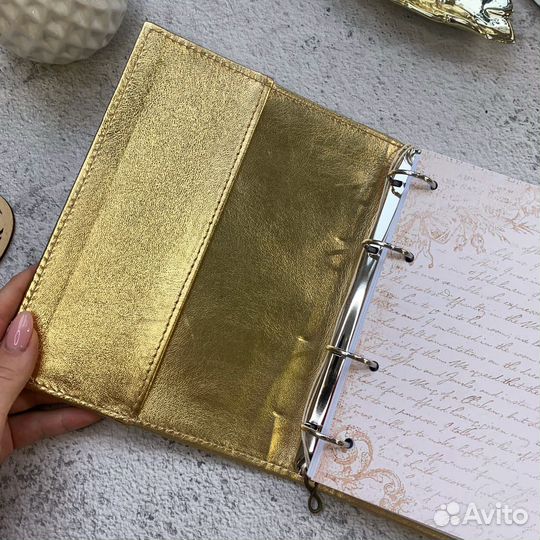 Эдем: Кожаный золотой ежедневник с индивидуальным оформлением модель Эдем на кольцах - идеальный под