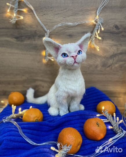 Итерьерная игрушка кошка породы девон-рекс