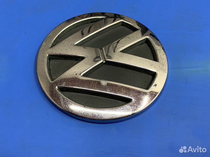 Эмблема на крышку багажника VW Sharan
