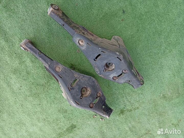 Рычаг задний правый Volkswagen Jetta седан 1.6