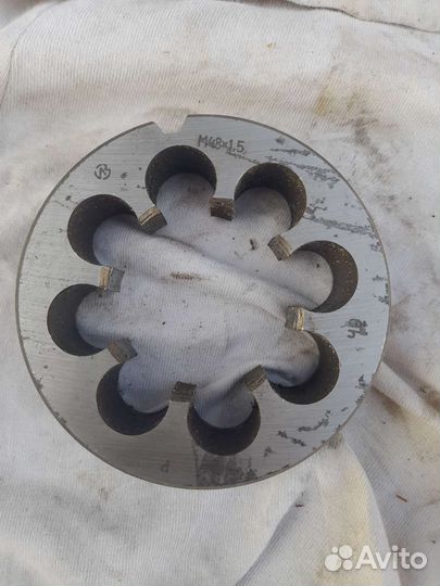 Плашка м52х4 и 48х1,5