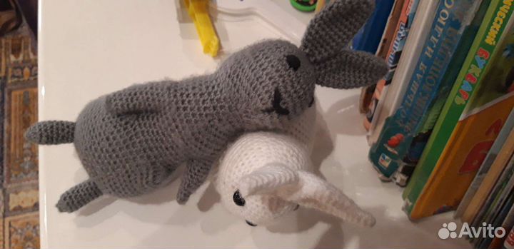 Вязаные зайцы