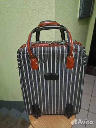 Чемодан на колесах сумка дорожная средняя