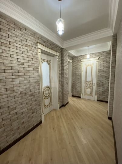 2-к. квартира, 80 м², 4/10 эт.