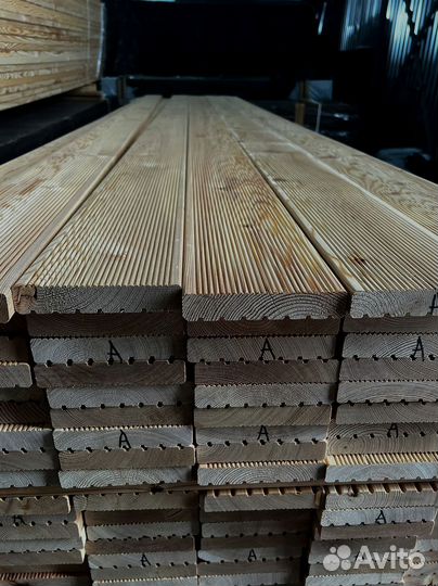 Частные постройки с досками из лиственницы