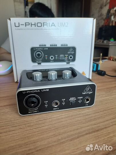 Звуковая карта behringer um2