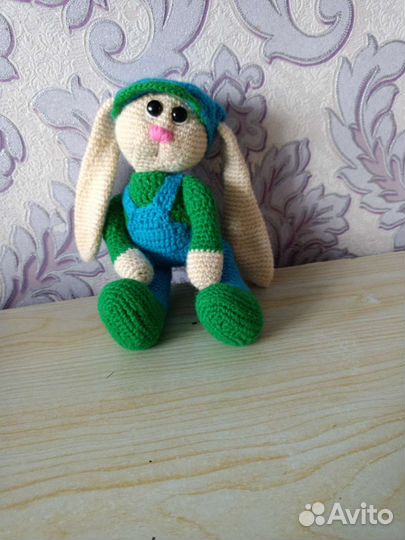 Вязаный зайчик