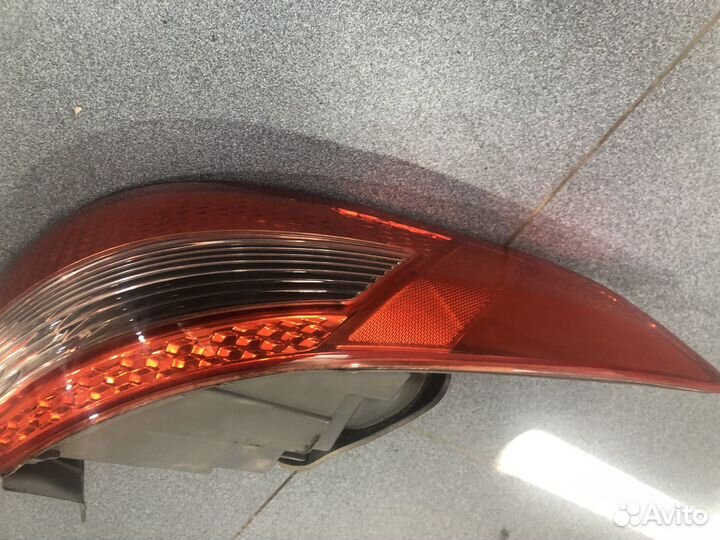 Продаю фонарь задний