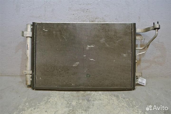 Радиатор кондиционера (конденсер) Hyundai i30 200