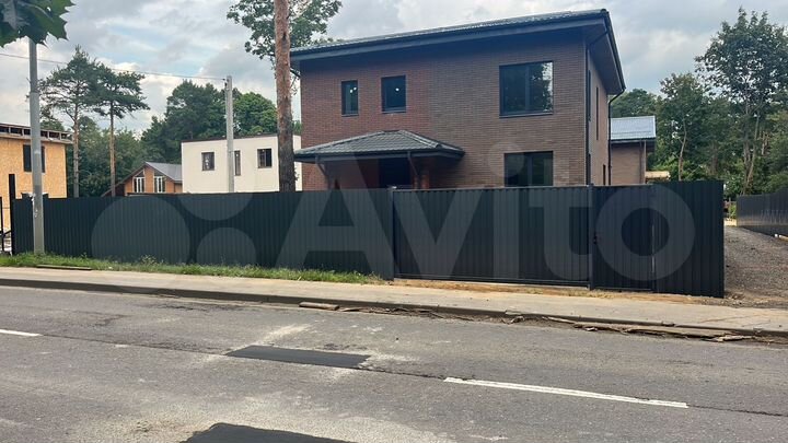 Коттедж 208,5 м² на участке 6,2 сот.