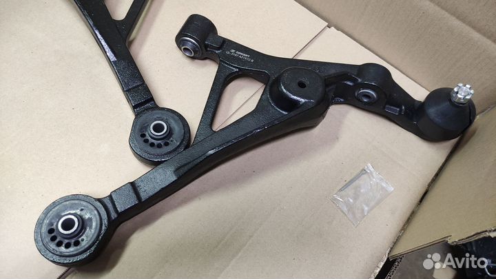 Рычаг передний нижний 1 шт. L / R Сайбер Себринг