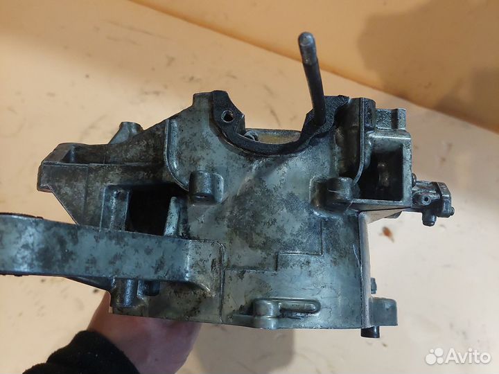 Левая часть картера suzuki address v50 a131