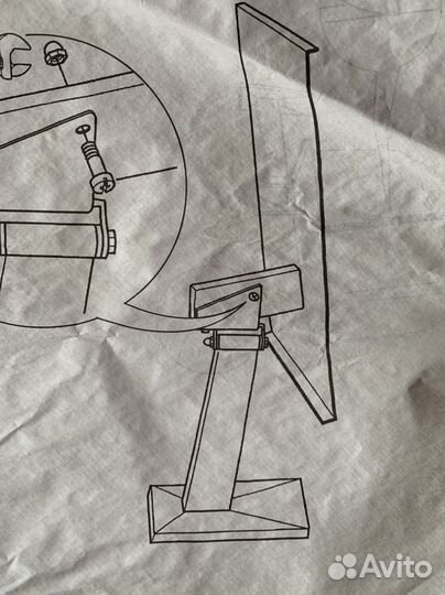 Подвесная подставка для телевизора