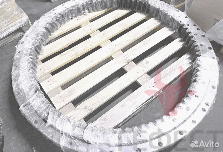 Опорно-поворотный круг Hitachi ZX250LCH-3