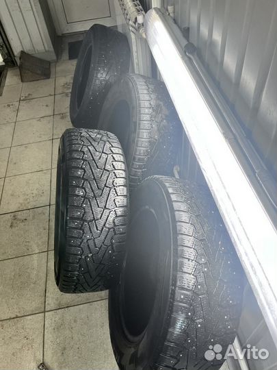 Pirelli Ice Zero 215/60 R16 99T