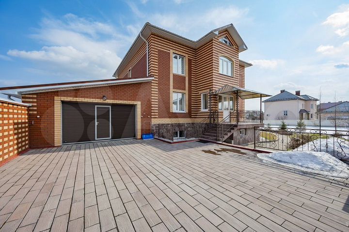 Коттедж 384 м² на участке 27 сот.