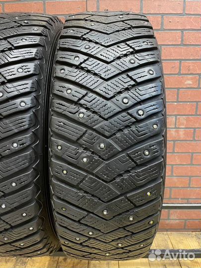 Goodyear UltraGrip Ice Arctic SUV 215/65 R17 99T