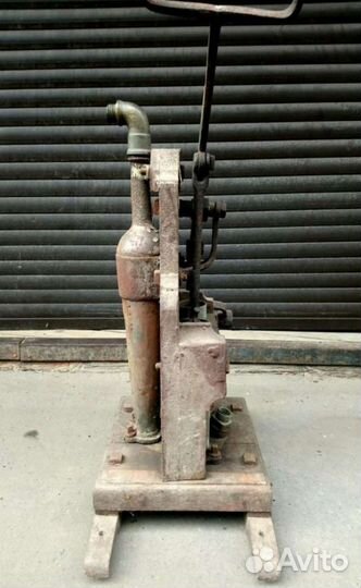 Старинная 19 век корабельная пожарная помпа