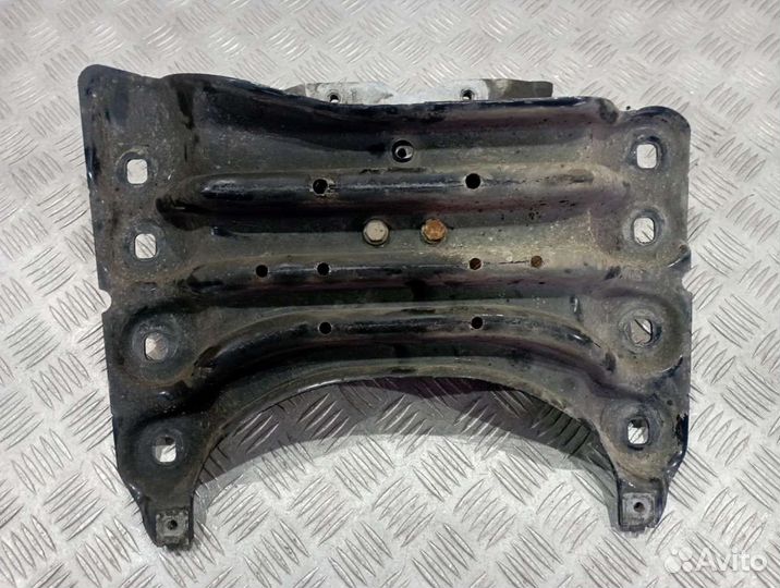 Кронштейн кпп Mercedes-Benz S W221 2212400002