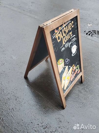 Меловая доска и Стритлайн с росписью очень красивы