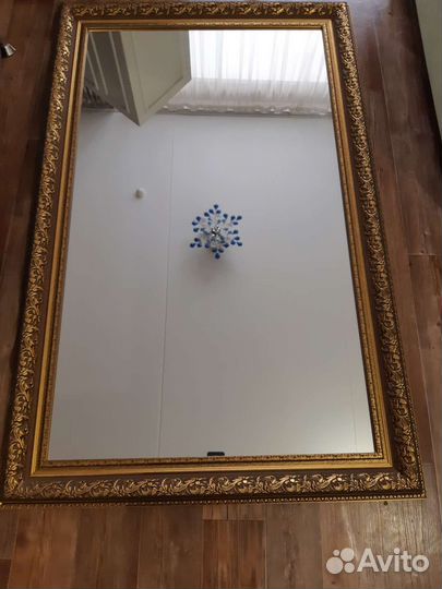 Зеркало в багетной рамке