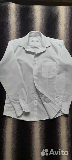 Белая школьная рубашка