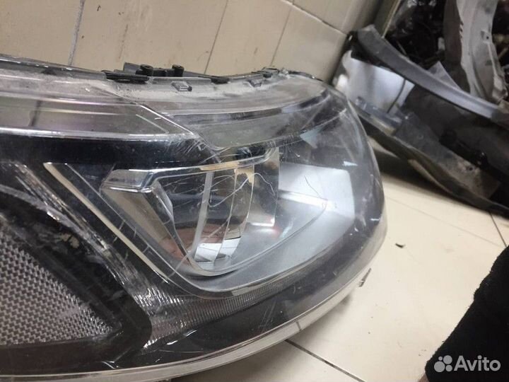 Фара передняя правая Mitsubishi Outlander